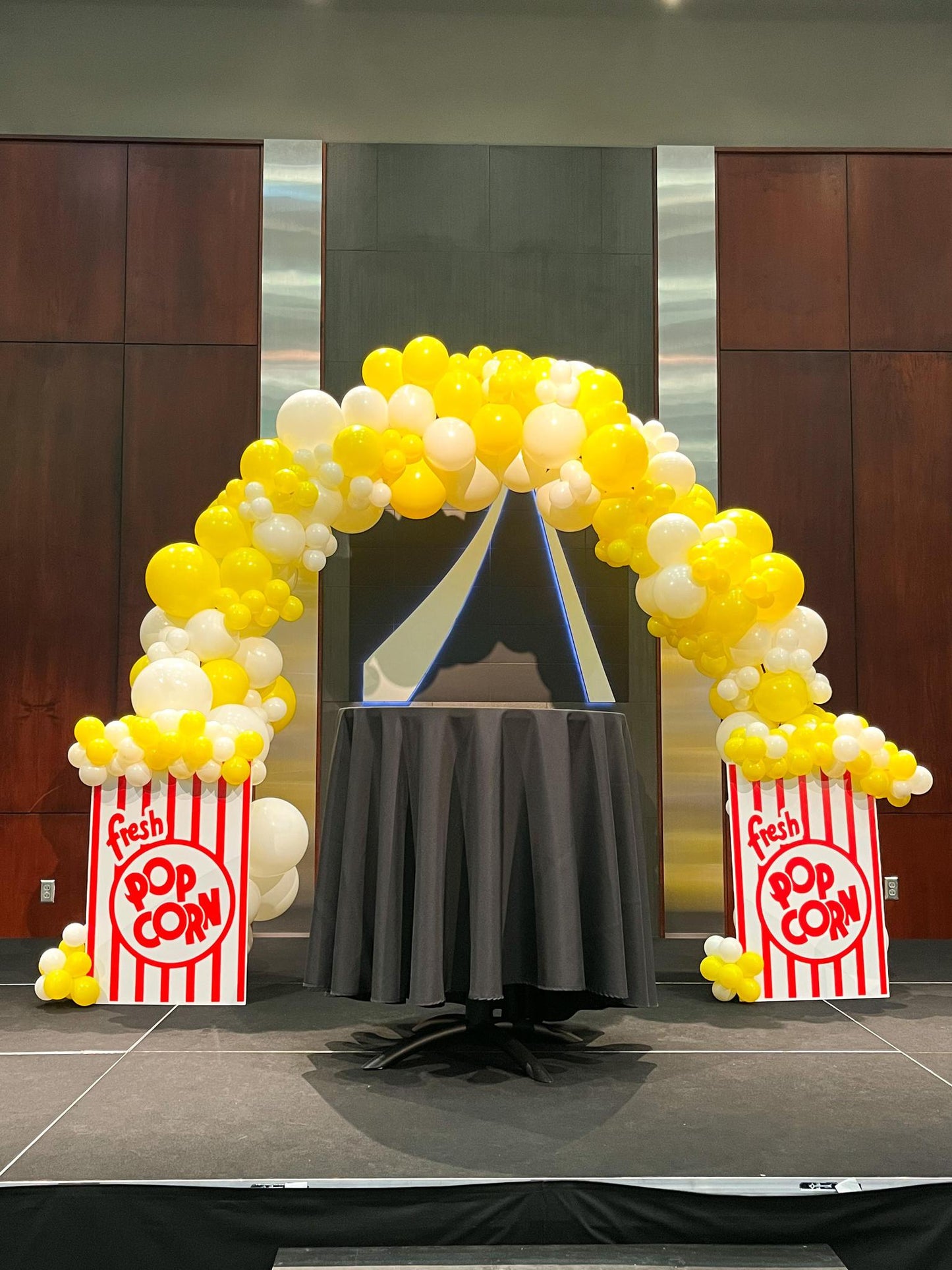 Circus Popcorn Party Ready-Made Balloon Arch